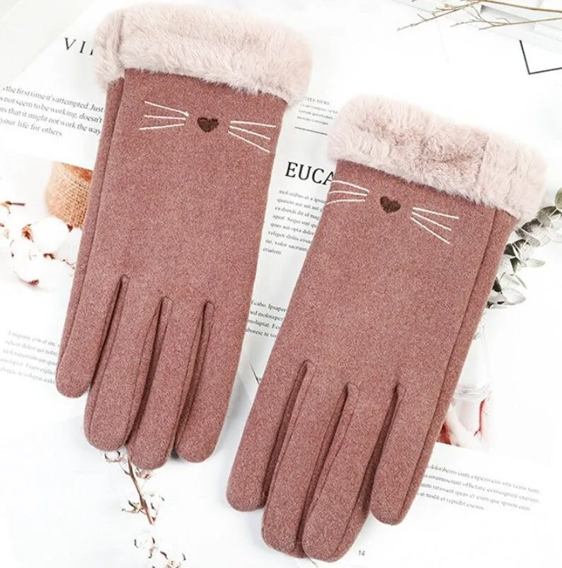 Winter Warmth in Style: Cat Lover's Touchscreen Cotton Gloves for Women